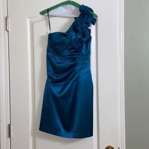 Homecoming dress. Size 7. NEEDS TO GO
